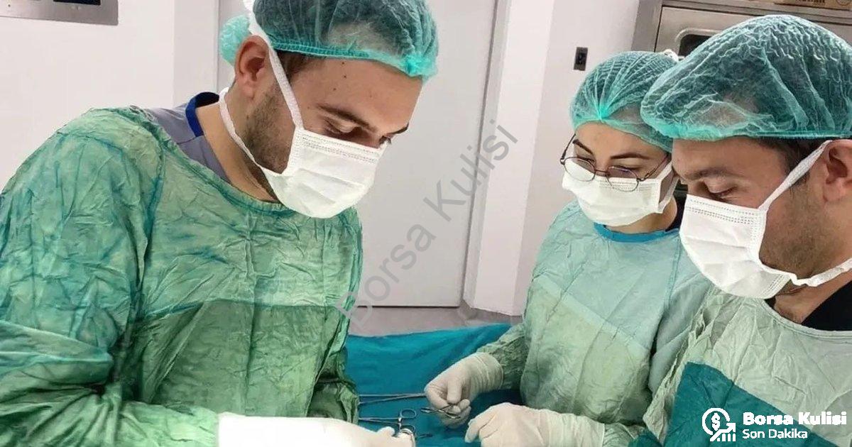 "Şuhut Devlet Hastanesi'nde Başarılı Operasyon: Kasık Fıtığı Cerrahisinde Önemli Adım" başlıklı habe