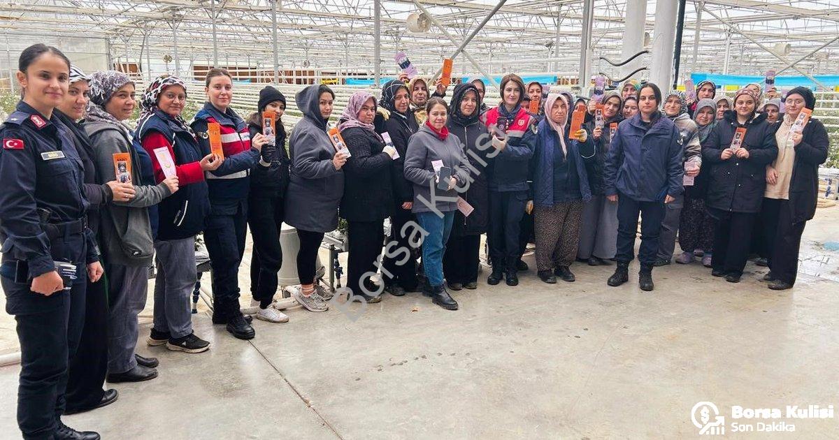 "Kütahya Simav’da Çiçek Serası Çalışanlarına KADES Bilgilendirmesi" başlıklı haber için fotorealisti